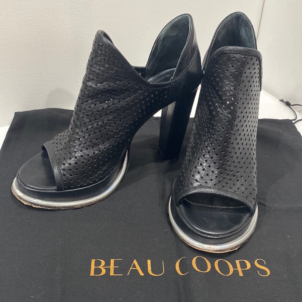 Beau Coops Italy Black Perforated Leather Block Heel Open Toe Bootie Size 37 EUC